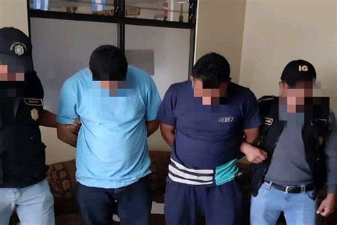 Capturan a dos agentes de la PNC señalados de robo agravado