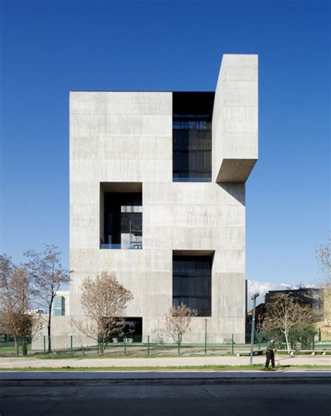 Elemental Builds Monolithic Concrete Innovation Centre In Chile