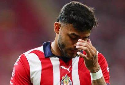 Chivas separa a Alexis Vega Chicote Calderón y Raúl Martínez por