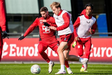 Feyenoord Vs Heracles A Qu Hora Y D Nde Ver El Partido De Santiago