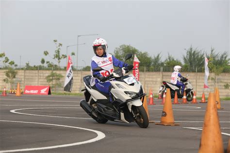 Bolehkah Menikung Di Area Blindspot Ini Kata Safety Riding Instruktur