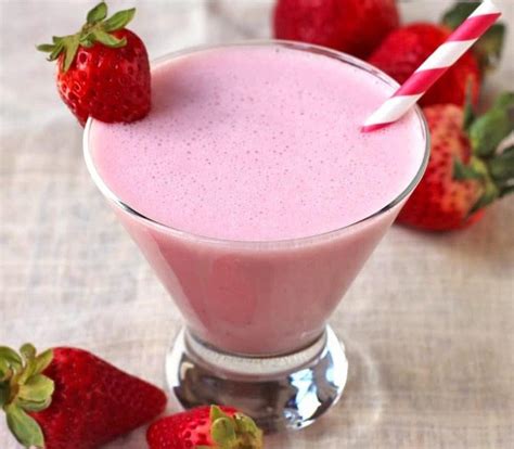 Easy Vegan Strawberry Milk Recipe Without Sugar