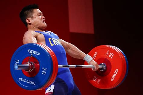 Lyu Xiaojun Becomes Oldest Olympic Weightlifting Champ At 37 The