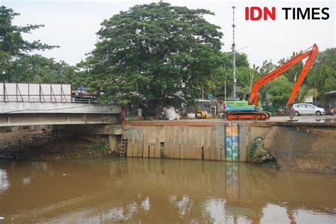 Tiga Pintu Air Siaga I Jakarta Waspada Banjir