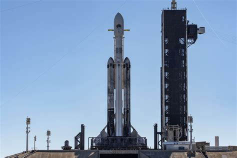 Spacex猎鹰重型火箭发射高级别通信卫星与高轨多载荷环卫星腾讯新闻