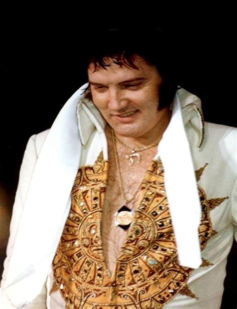 Elvis At The End Of His Last Concert June 26th 1977 Elvis Presley 1977 Elvis Presley Concerts