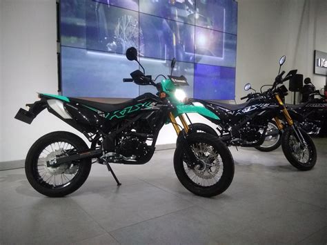 KLX Supermoto Strategi Kawasaki Pertahankan Tahta Raja Sport