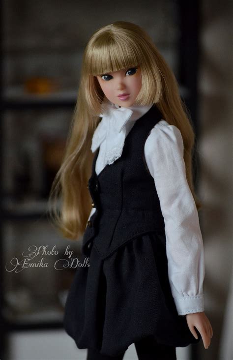 Momoko monochrome bird | Evnika | Flickr
