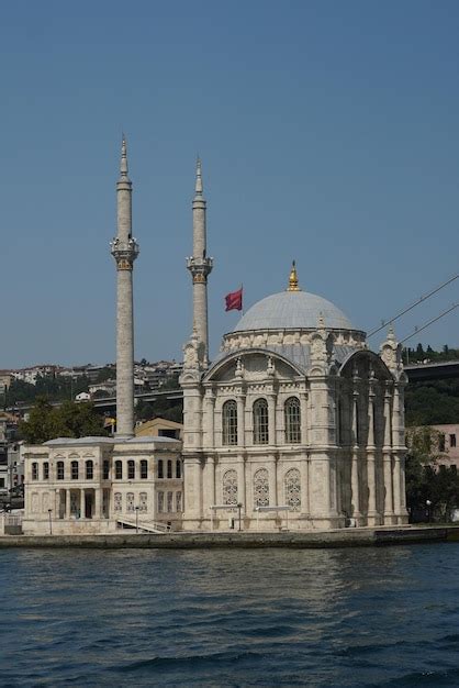 Mezquita Buyuk Mecidiye En Estambul Turkiye Foto Premium