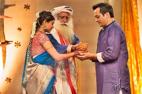 Sadhguru Wife, Daughter & Marriage: Know About Jaggi Vasudev Family ...