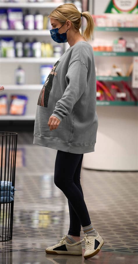 Pregnant Emma Roberts Out Shopping In Los Feliz 12 19 2020 Hawtcelebs