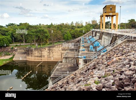 Ubol Ratana Dam hydraulic power station in Thailand Stock Photo - Alamy