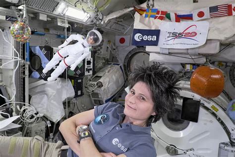 Space Station S Italian Commander With Lookalike Barbie Tells Girls