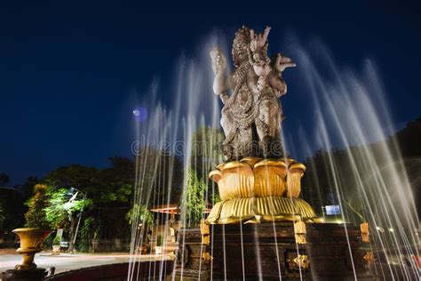 Estátua Patung Catur Muka à Noite Na Cidade De Denpasar Bali Indonesia