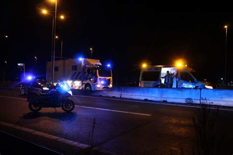 Auto Botst Tegen Betonnen Wal In De Bocht Van De A Naar De A