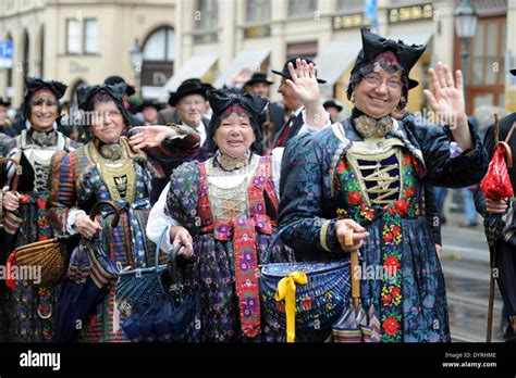 Traditional Costume Parade during the Munich Oktoberfest, 2011 Stock ...