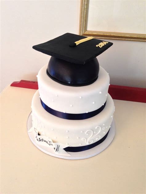 Pin By Amy Hart On Sweethart Cakes By Amy Hart Graduation Cakes Grad