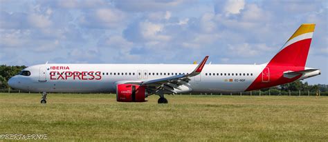 Ec Ngp Iberia Express Airbus A Nx Arriving In To Dub Flickr