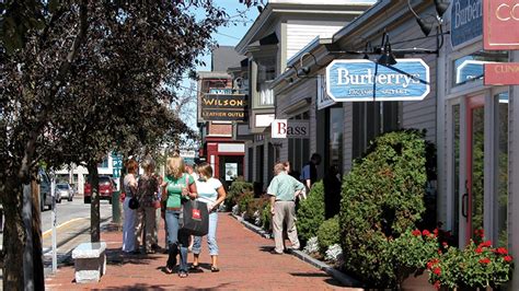 Freeport Shopping Daytrip - Downeaster Travel Packages to Maine, Boston, Nova Scotia and Beyond