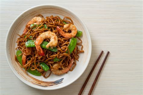 Premium Photo Stir Fried Yakisoba Noodles With Green Peas And Shrimps