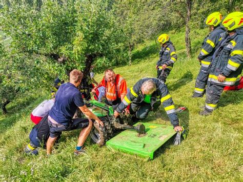 Technischer Einsatz Menschenrettung Freiwillige Feuerwehr Spielfeld