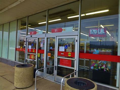 Kmart Store Entrance This 60394 Square Foot Kmart Store W Flickr