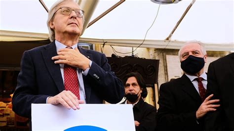 Vittorio Sgarbi Si Candida A Sindaco Slogan Della Campagna Spqr