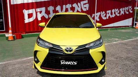 foto resmi diluncurkan harga toyota yaris  tembus rp juta