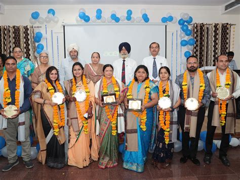 Guru Harkrishna Public School Honored 8 Teachers गुरु हरकृष्ण पब्लिक