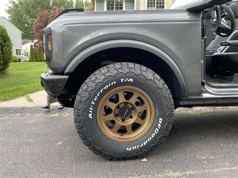 Base Bronco On 33 KO2 Tires 17 Method 701 Wheels Bronco6G 2021