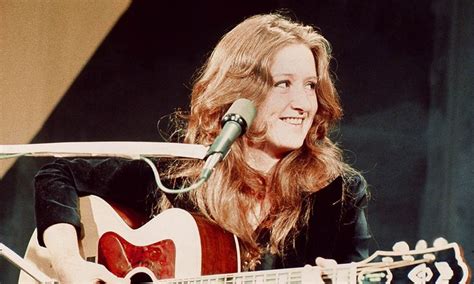 Best Bonnie Raitt Songs: 20 Bluesy Classics | Bonnie raitt, Songs, Bonnie