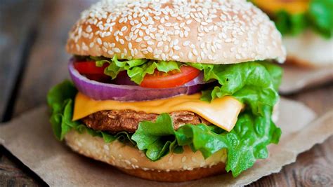 Why You Should Never Eat The Lettuce On Your Burger, According To A ...