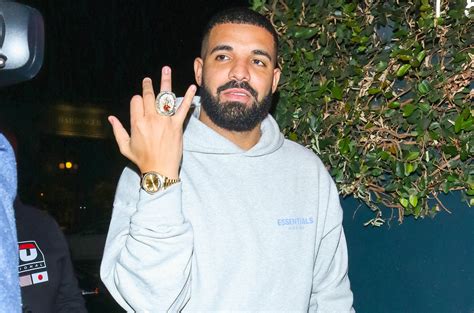 Drake Shows Off Toronto Raptors Championship Rings Billboard Billboard