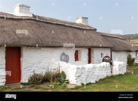 Welsh Stone Cottage Hi Res Stock Photography And Images Alamy