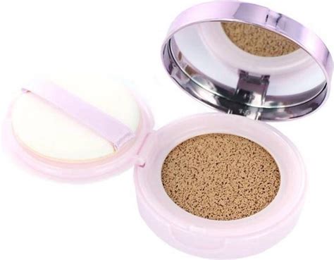 L Or Al Nude Magique Cushion Dewy Glow Foundation Vanilla Bol