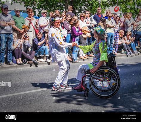 Kreuzberg Berl N Alemania De Mayo De Pareja De Baile Sin