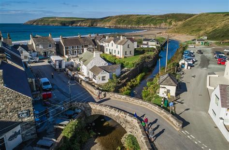 fflecsi bus service returns to Llŷn Peninsula for summer season