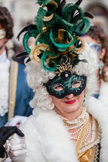 Venecia italia carnaval de venecia tradición típica italiana y