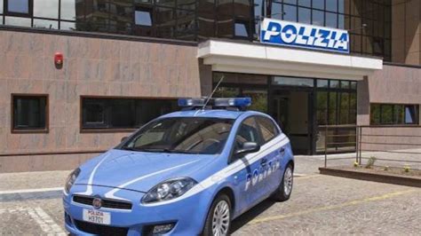 Centinaia Di Persone Identificate E Controllate Dalla Polizia Di Stato