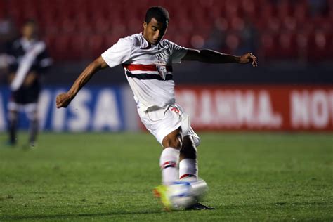 Ainda Como Marcelinho Lucas Completa Anos Do Seu Primeiro Gol