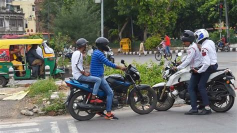 Traffic Rules হেলমেট পরলেও দিতে হতে পারে মোটা টাকার জরিমানা কেন