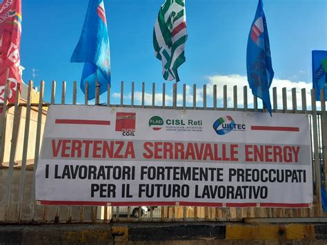 Dipendenti Della Centrale Biomasse Di Cutro In Sit In Davanti Alla