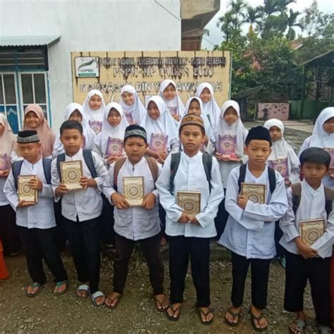 Alhamdulillah Mushaf Quran Buku Islam Dan Iqra Telah Diterima Di