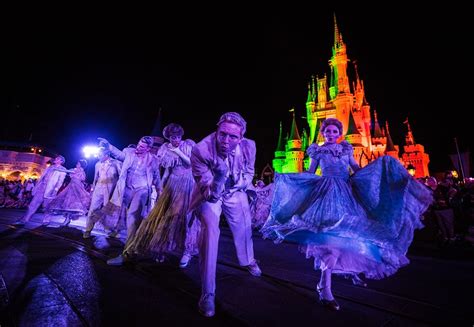 Mickey's Boo-to-You Halloween Parade Tips & Photos - Disney Tourist Blog