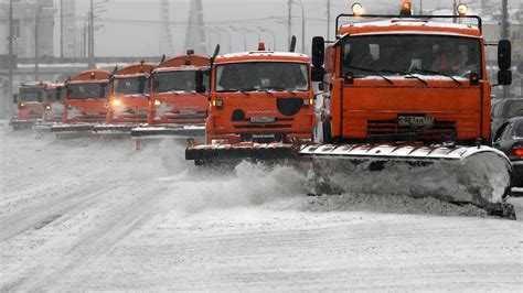 Снегоуборочная техника готовится к подметанию дорог в Москве - РИА ...