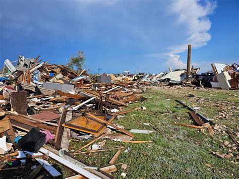 Devastación total en Perryton Texas por paso de tornados