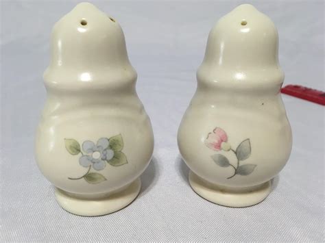 Pfaltzgraff Tea Rose Salt And Pepper Shakers Ceramic 4 EstateSales Org