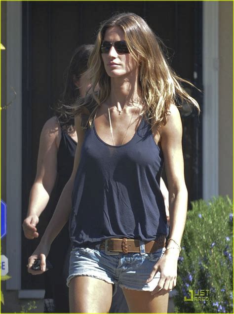 Gisele Budchen is Wedding Ring-less: Photo 1765611 | Gisele Bundchen ...