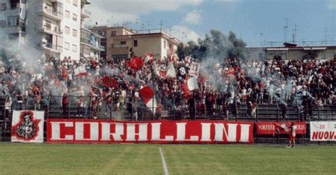 Serie C Daspo Nel Derby Lancio Di Oggetti Degli Ultras Turris Al