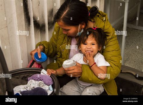 Latina Mother And Daughter Stock Photo Alamy
